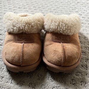 UGG slipper size 5, style is Coquette